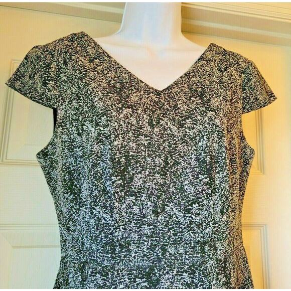 WOMEN'S BETSY JOHNSON SILVER AND BLACK METALLIC DRESS Size 6 Formal Wedding - Picture 2 of 9